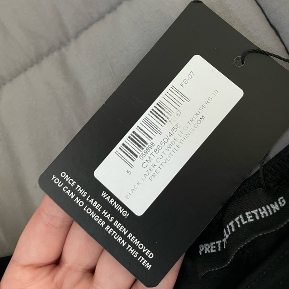 NWT Pretty Little Thing trendy cut out pants - Picture 5 of 6